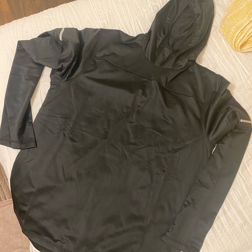 Men’s active hooded long sleeve top